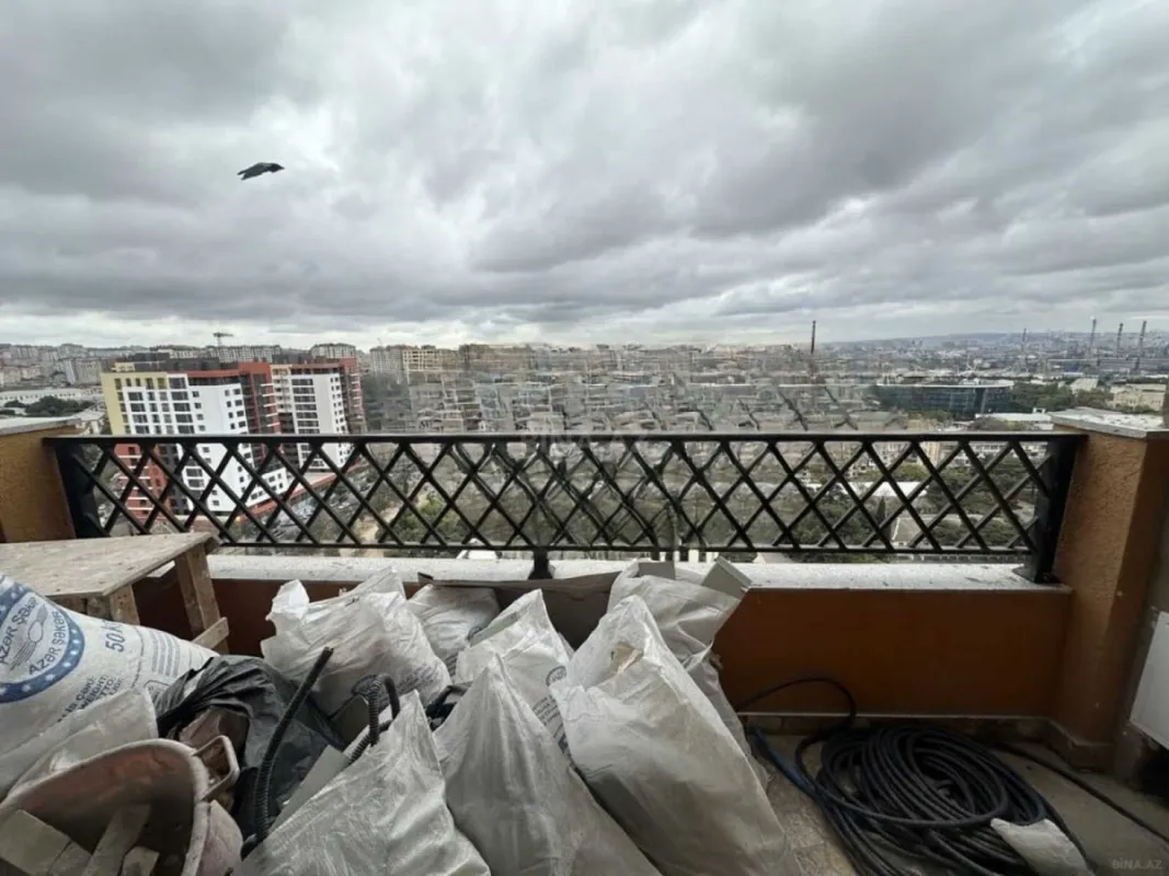 Satılır 4 otaqlı mənzil 186 m²