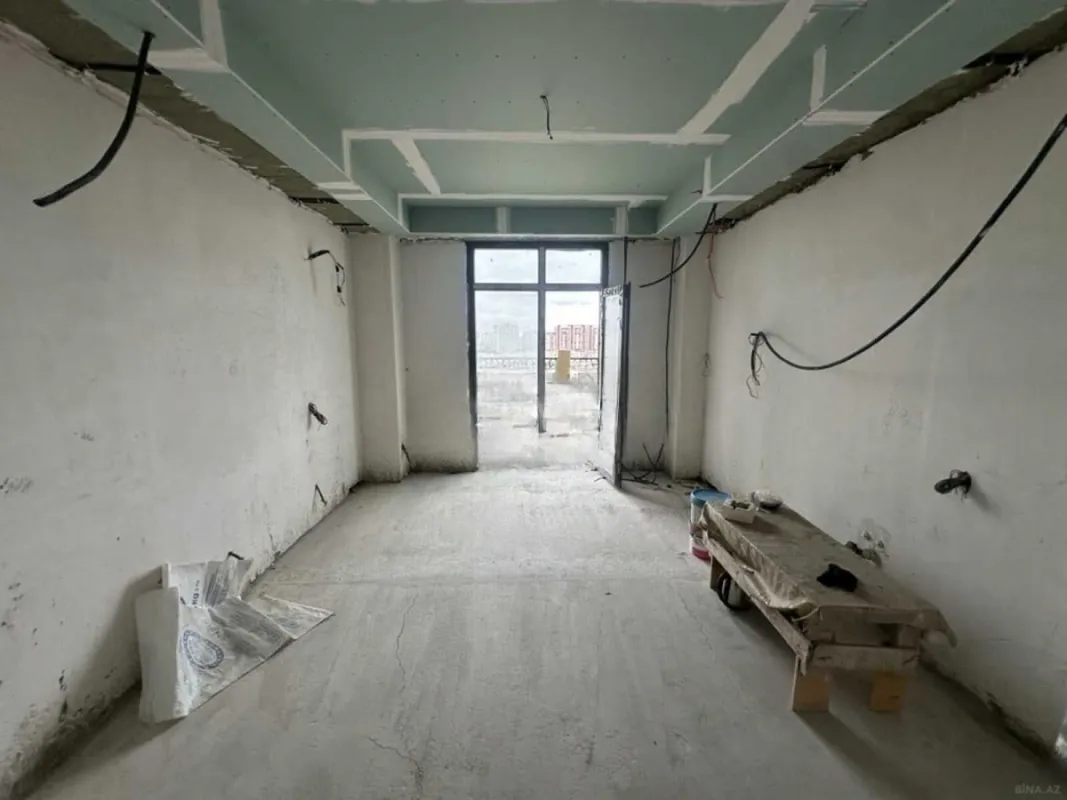 Satılır 4 otaqlı mənzil 186 m²
