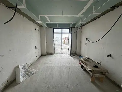 Satılır 4 otaqlı mənzil 186 m²
