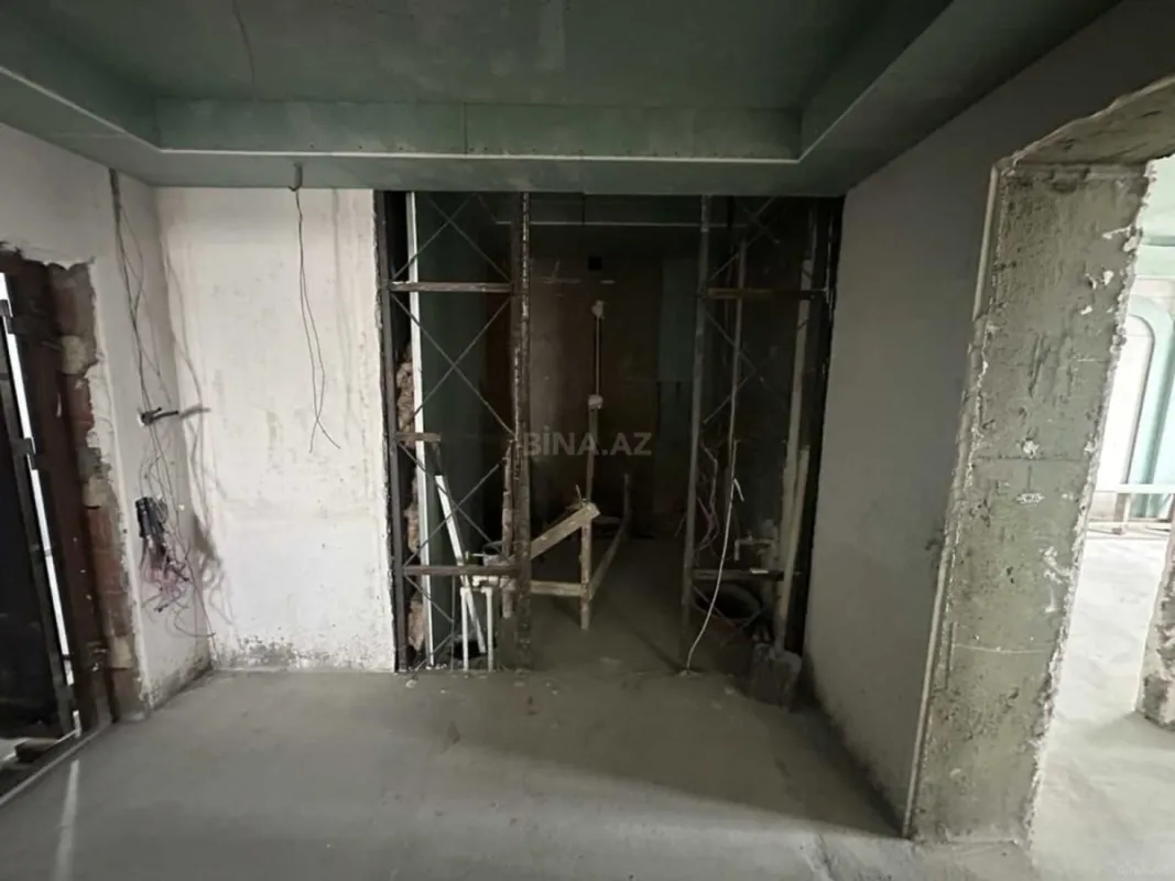 Satılır 4 otaqlı mənzil 186 m²