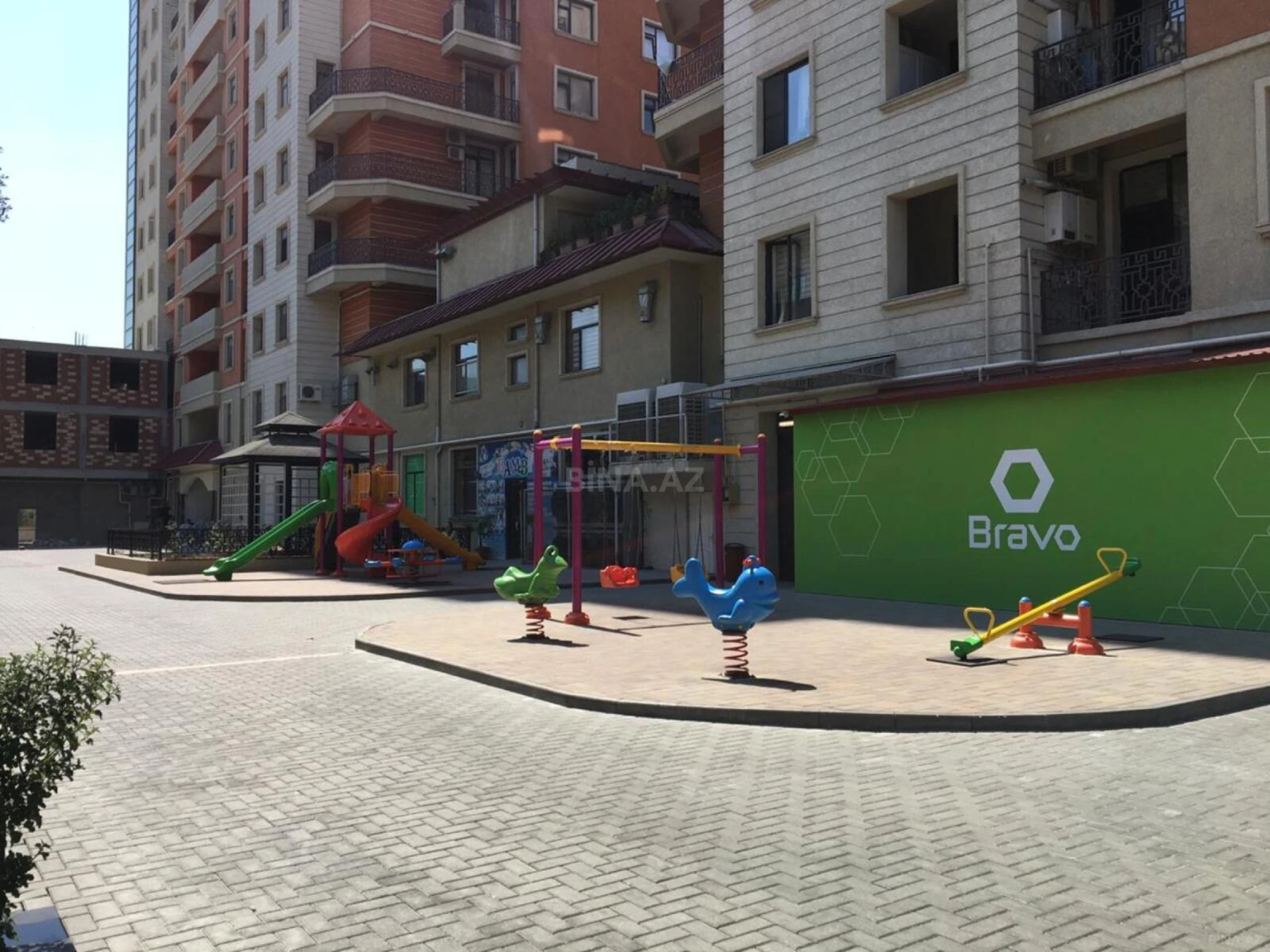 Satılır 4 otaqlı mənzil 186 m²