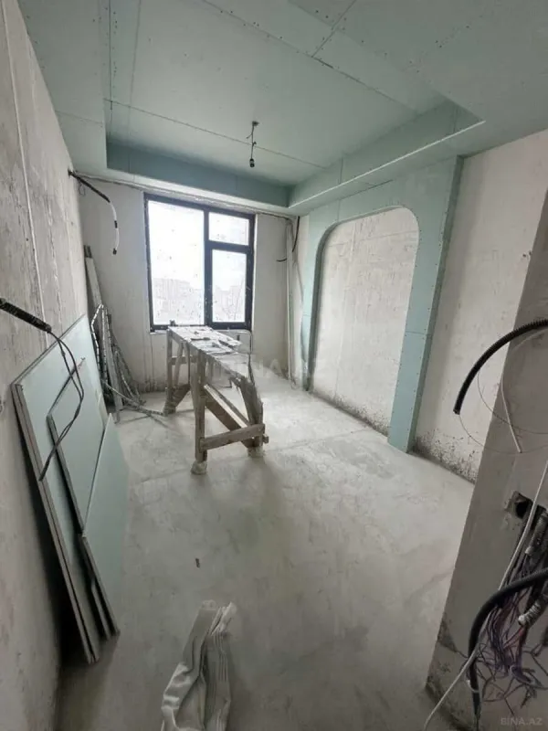 Satılır 4 otaqlı mənzil 186 m²