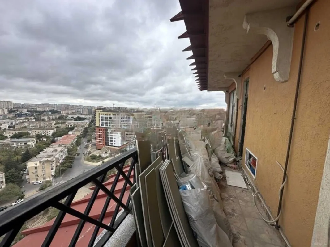 Satılır 4 otaqlı mənzil 186 m²