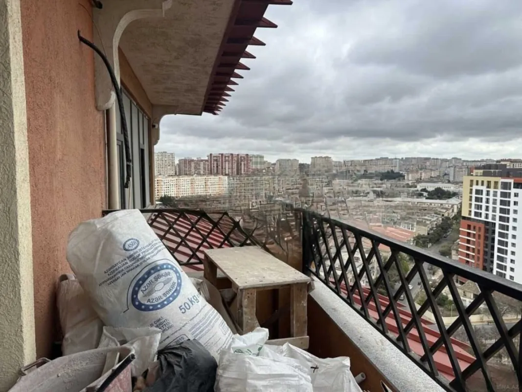 Satılır 4 otaqlı mənzil 186 m²