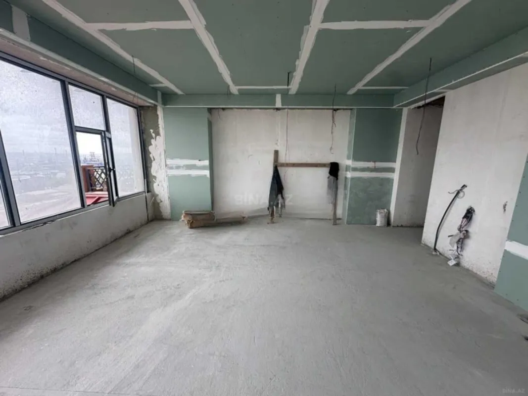 Satılır 4 otaqlı mənzil 186 m²