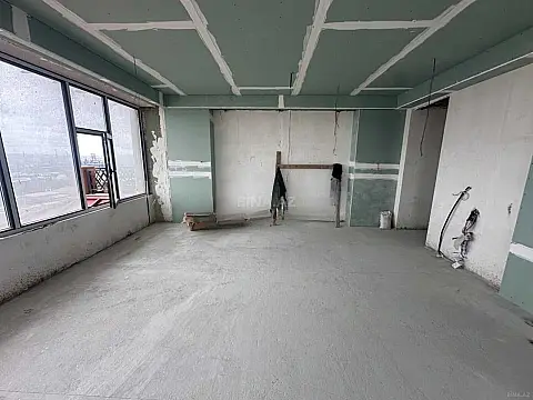 Satılır 4 otaqlı mənzil 186 m²