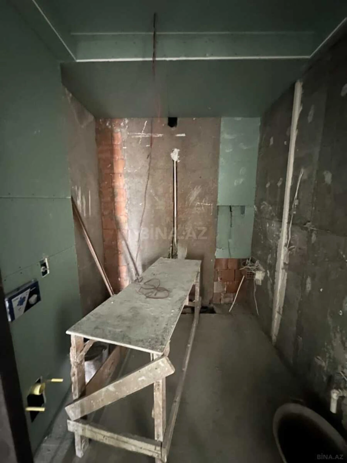 Satılır 4 otaqlı mənzil 186 m²