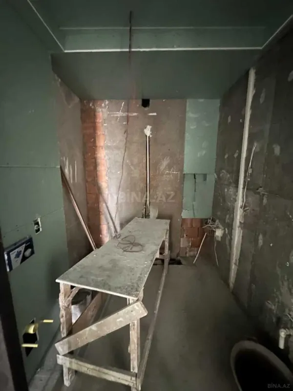 Satılır 4 otaqlı mənzil 186 m²