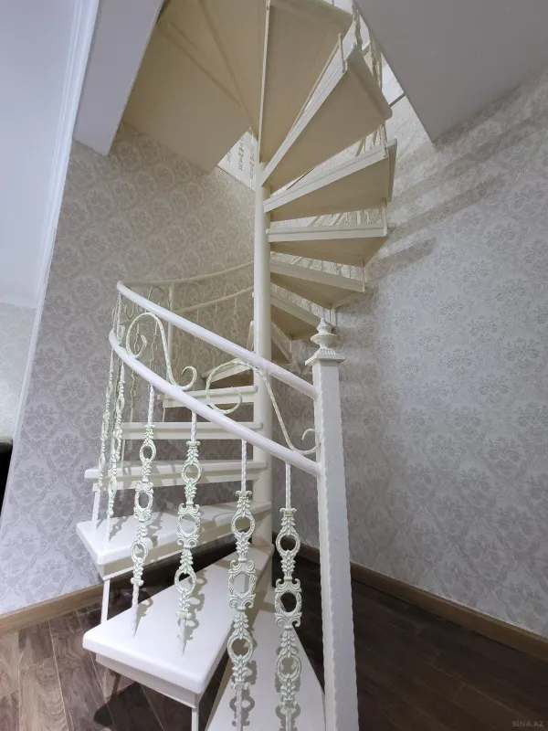 Satılır 4 otaqlı həyət evi 220 m²