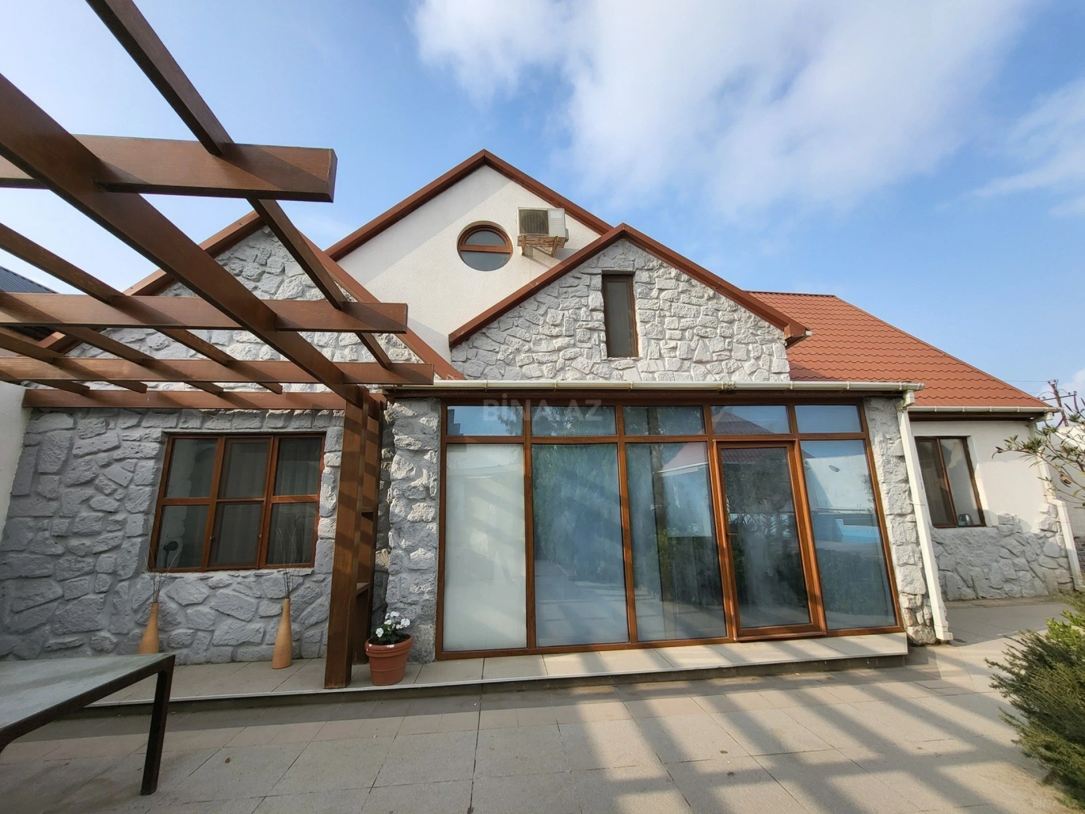 Satılır 4 otaqlı həyət evi 220 m²