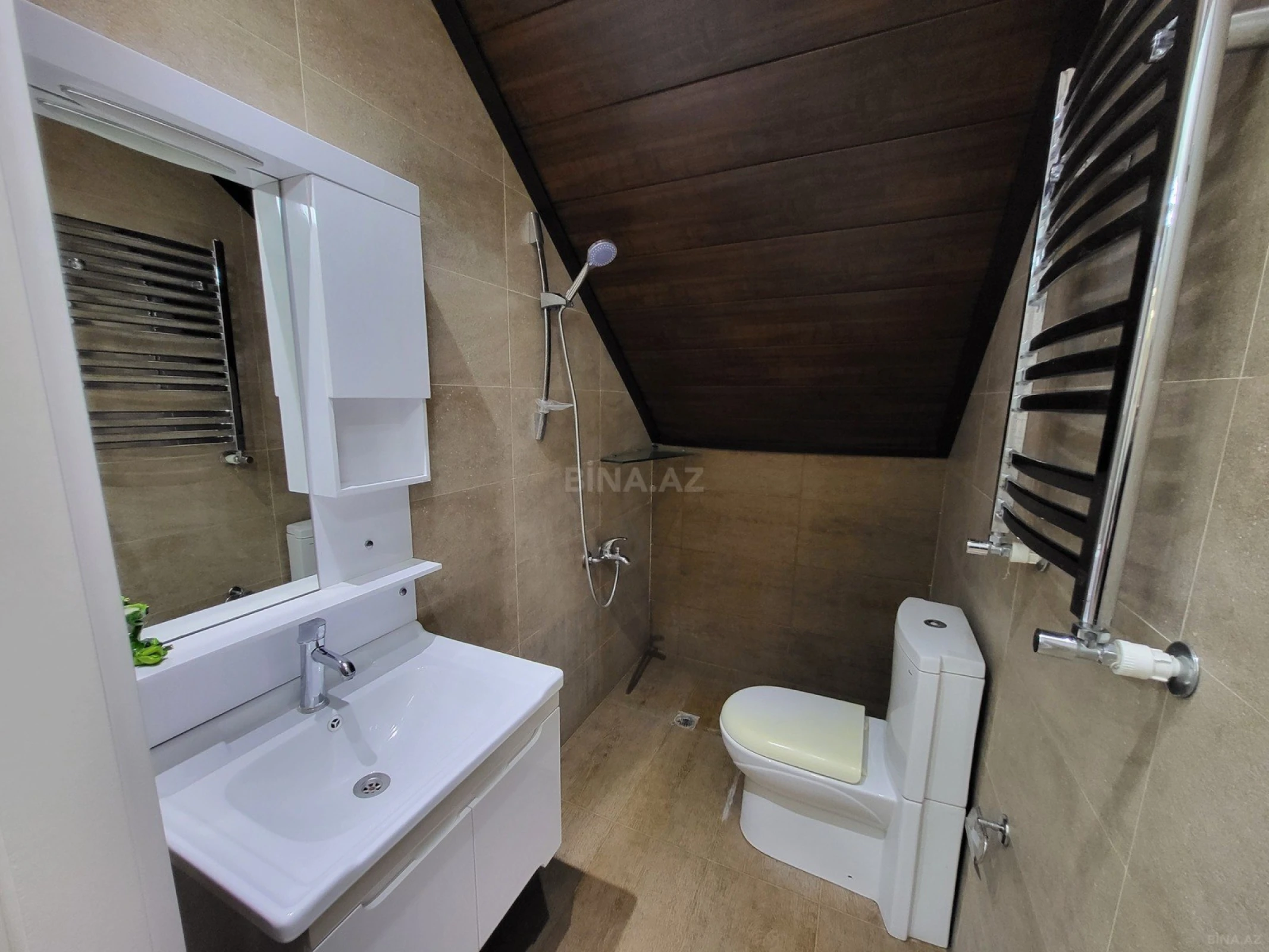Satılır 4 otaqlı həyət evi 220 m²