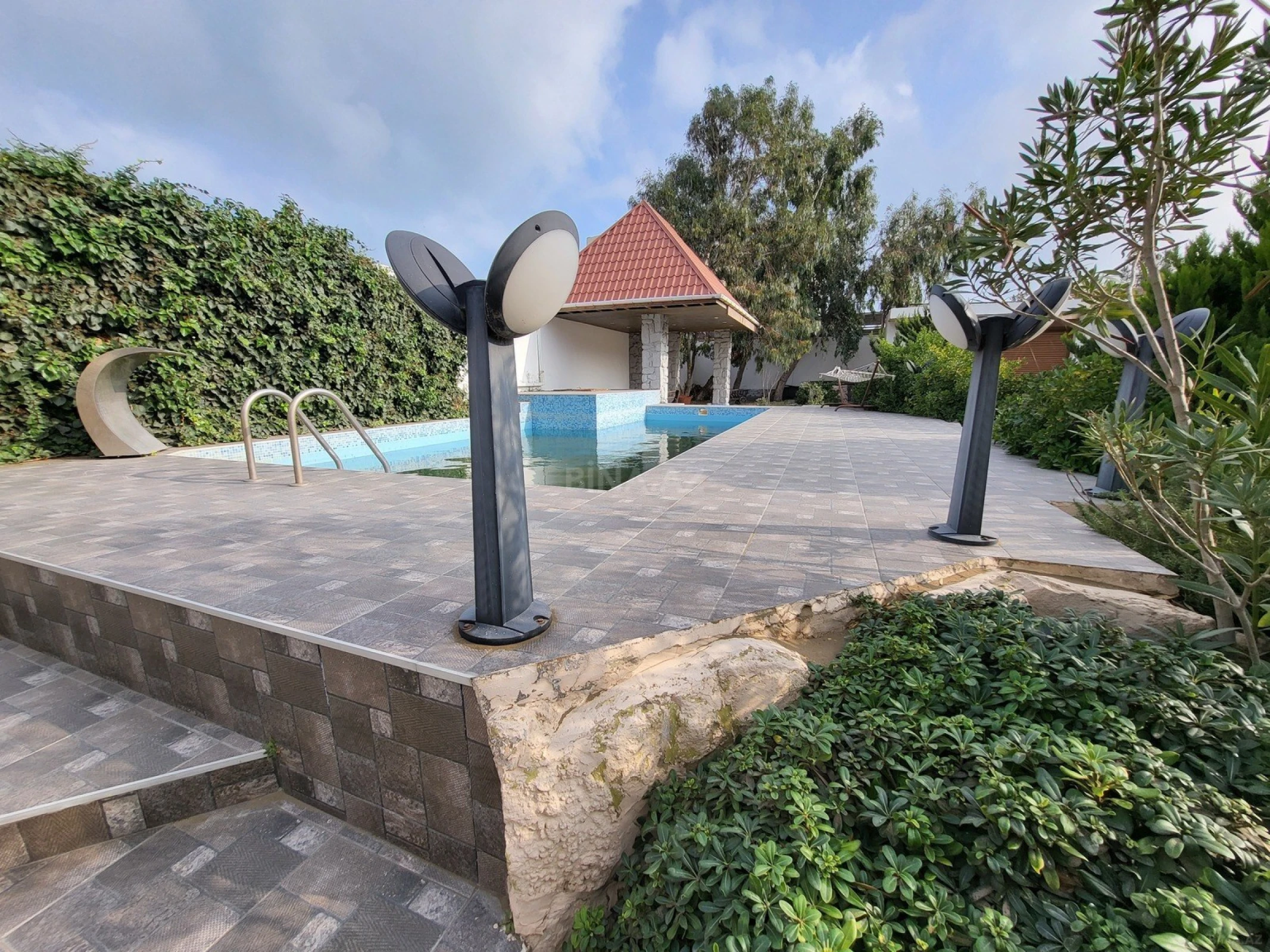 Satılır 4 otaqlı həyət evi 220 m²