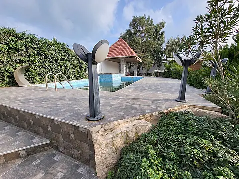 Satılır 4 otaqlı həyət evi 220 m²