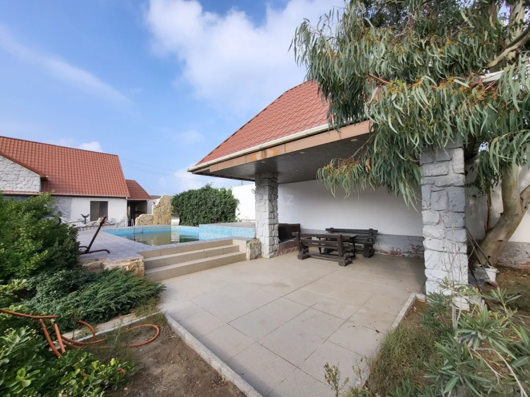 Satılır 4 otaqlı həyət evi 220 m²