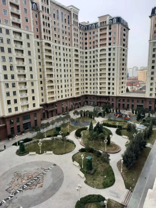 Kirayə verilir 2 otaqlı mənzil 98 m²