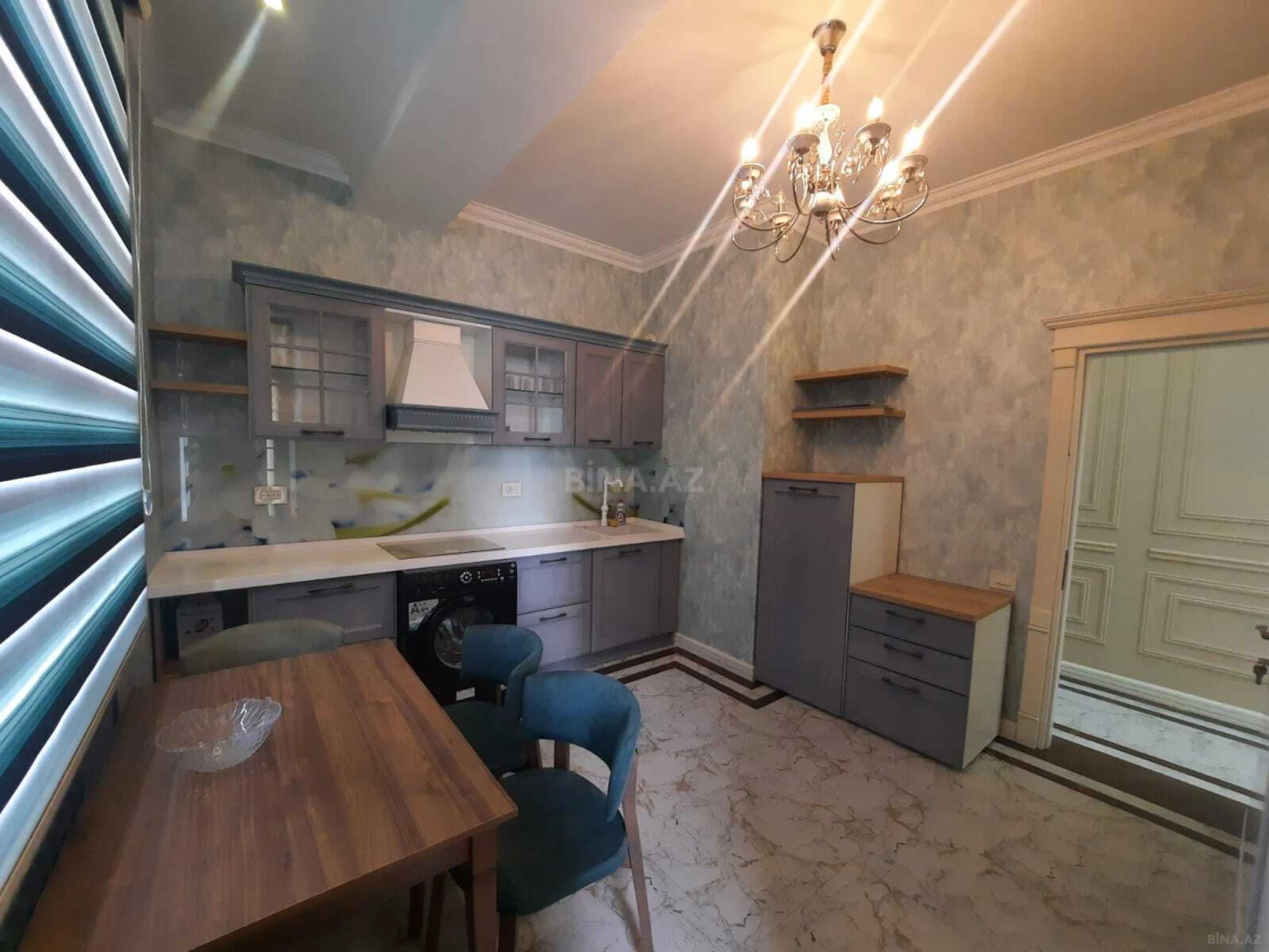 Kirayə verilir 2 otaqlı mənzil 98 m²