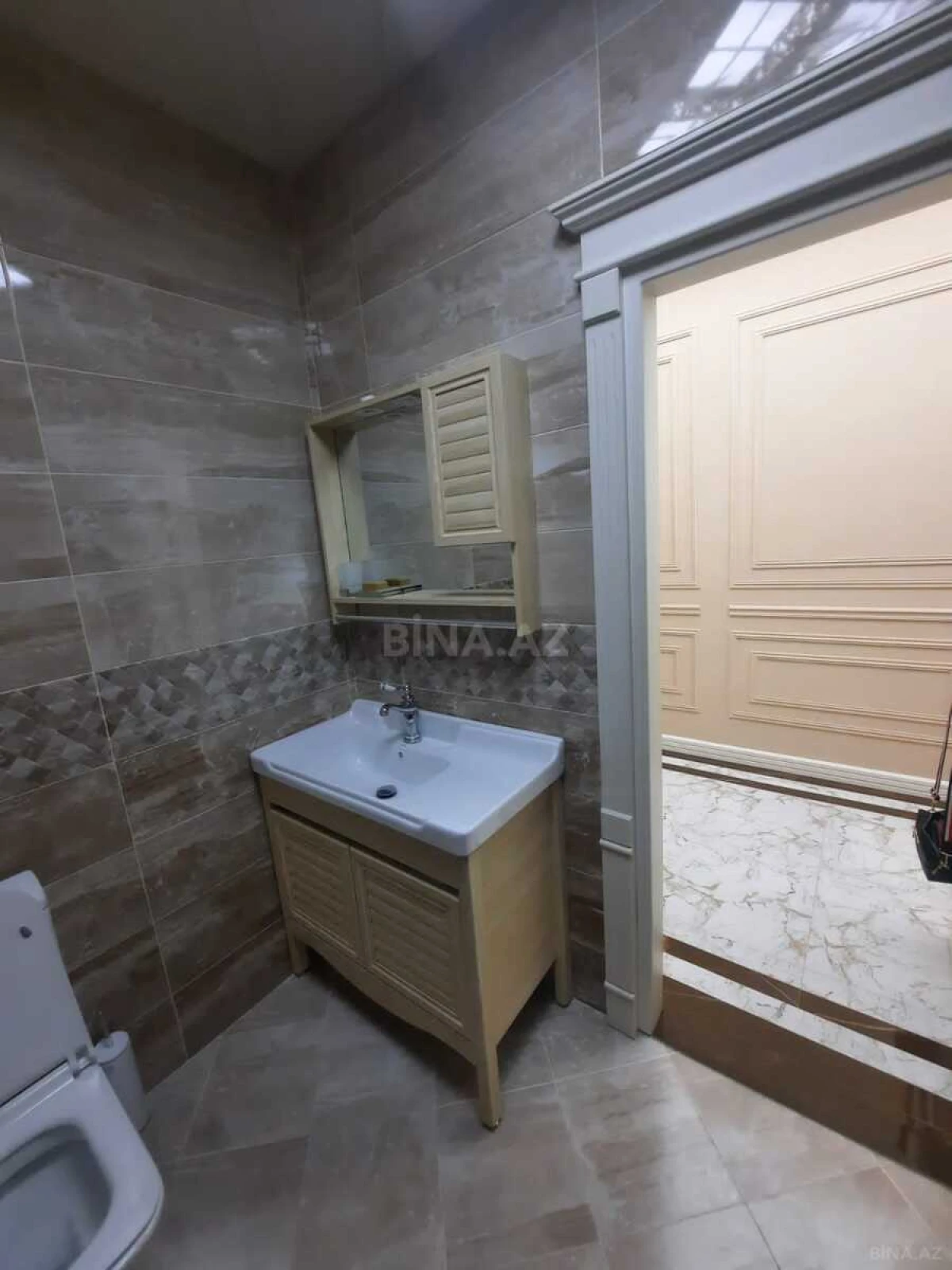Kirayə verilir 2 otaqlı mənzil 98 m²