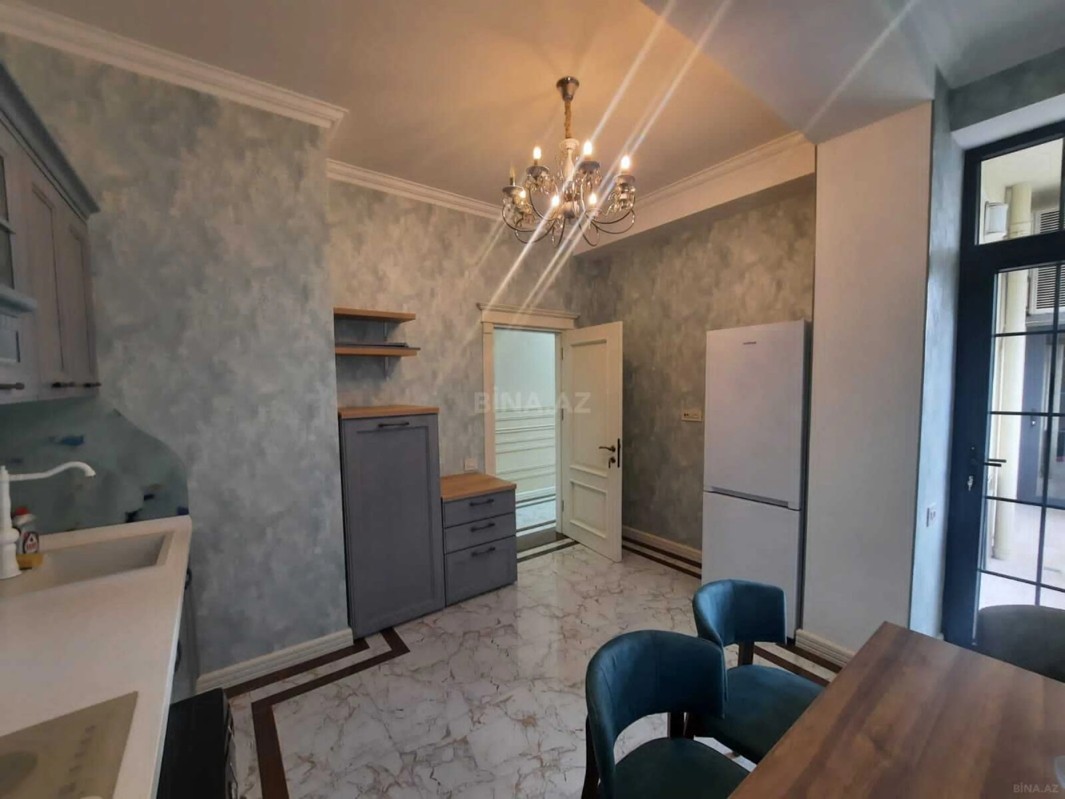 Kirayə verilir 2 otaqlı mənzil 98 m²