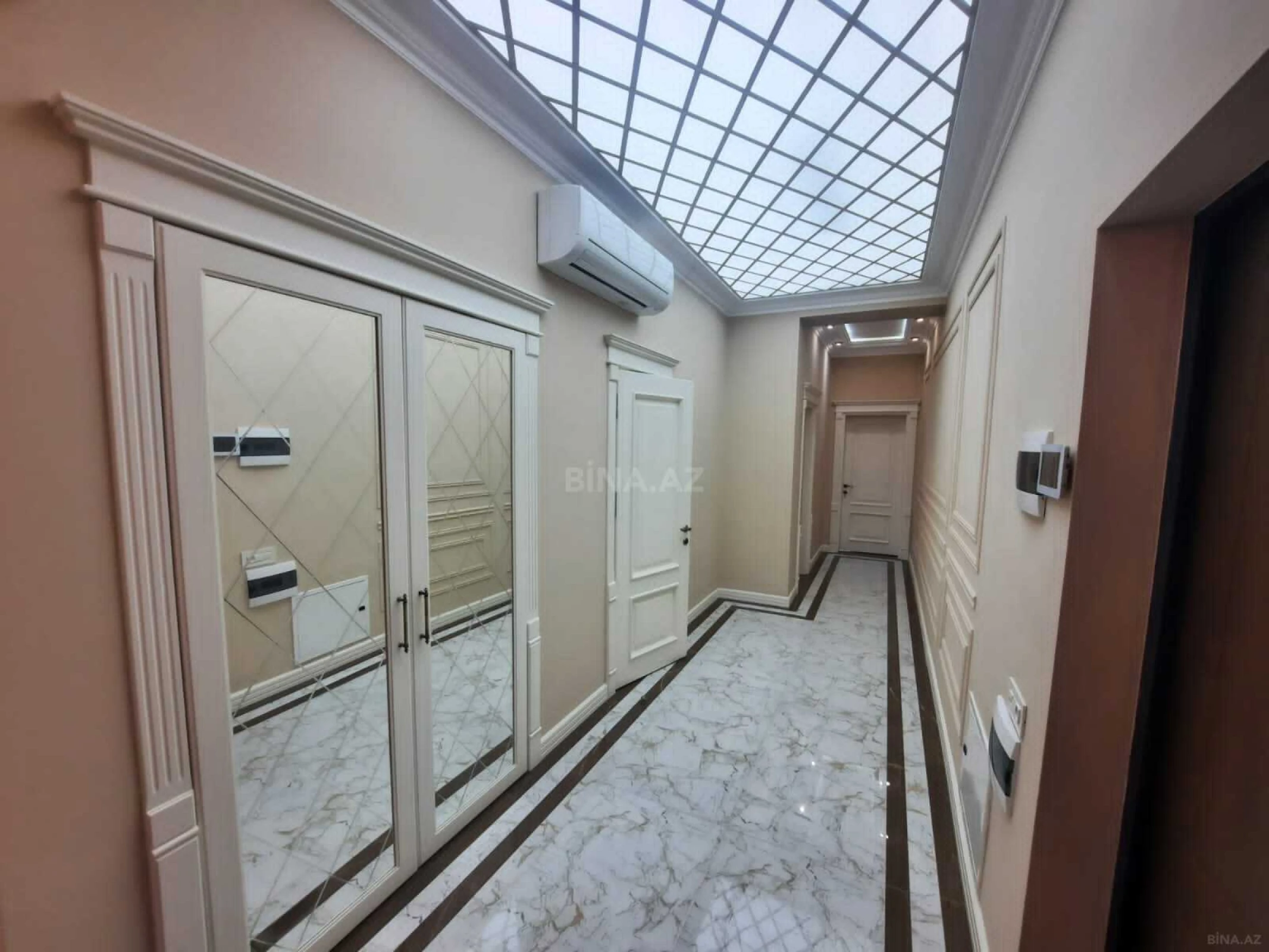 Kirayə verilir 2 otaqlı mənzil 98 m²