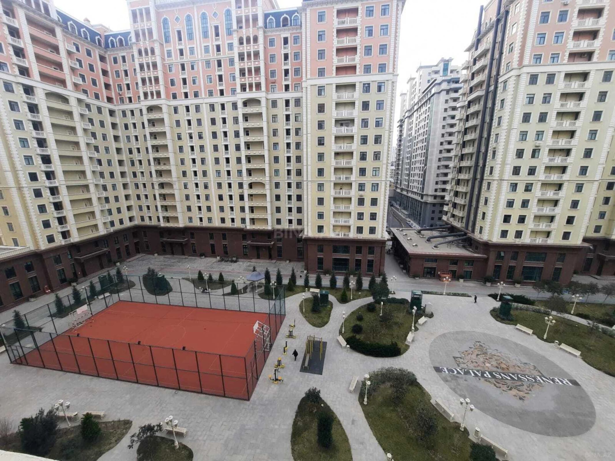 Kirayə verilir 2 otaqlı mənzil 98 m²