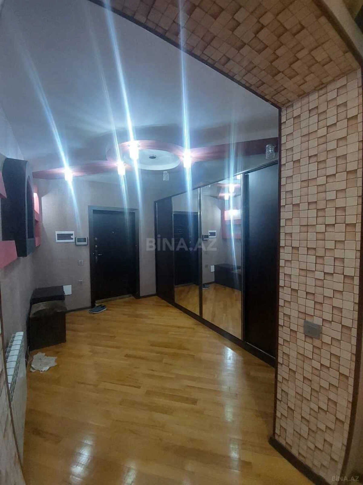 Kirayə verilir 3 otaqlı mənzil 155 m²