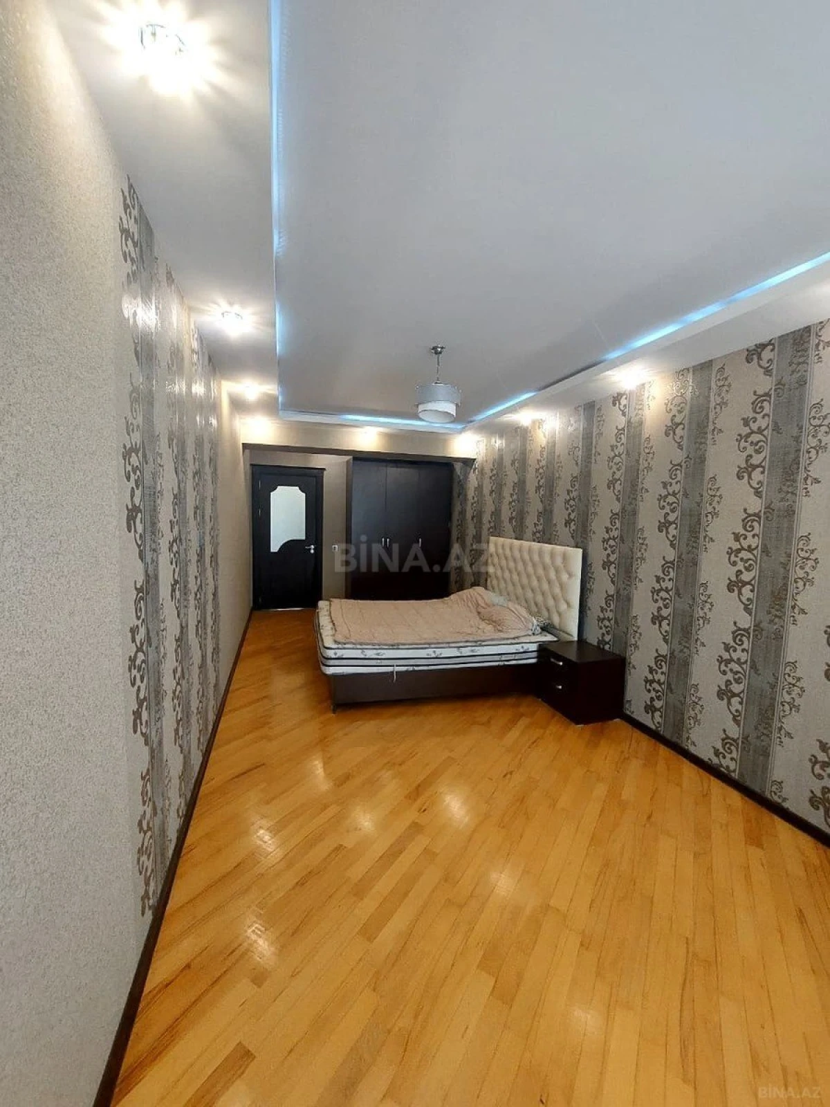 Kirayə verilir 3 otaqlı mənzil 155 m²