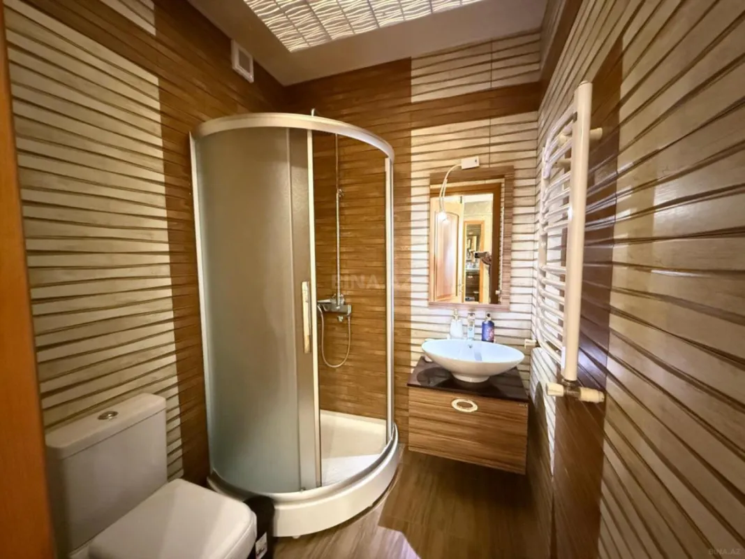 Kirayə verilir 4 otaqlı mənzil 150 m²