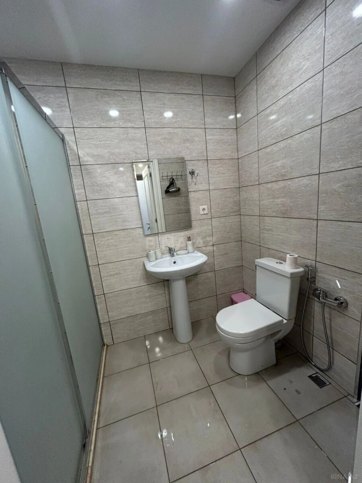 Kirayə verilir 2 otaqlı mənzil 85 m²