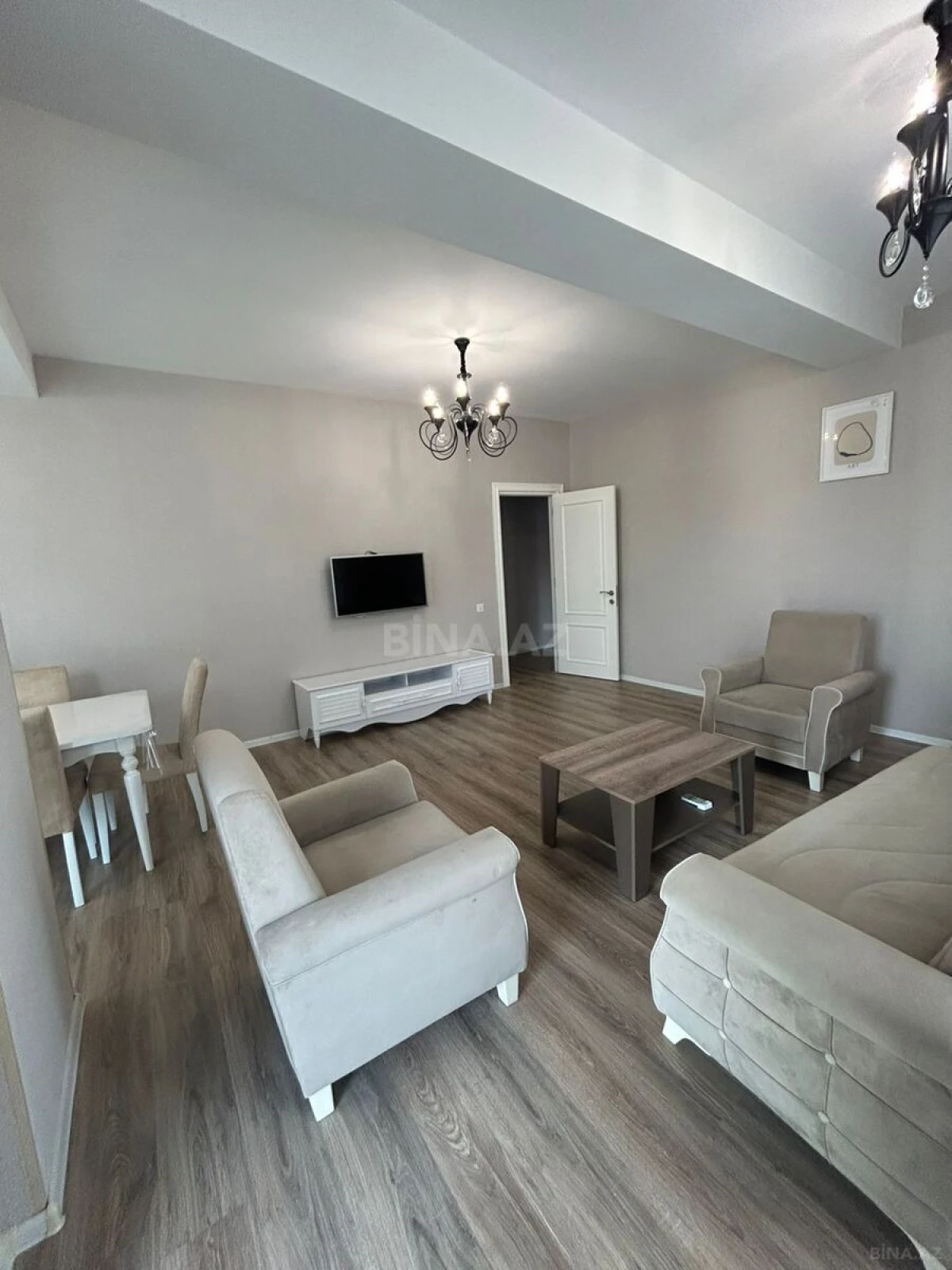 Kirayə verilir 2 otaqlı mənzil 85 m²