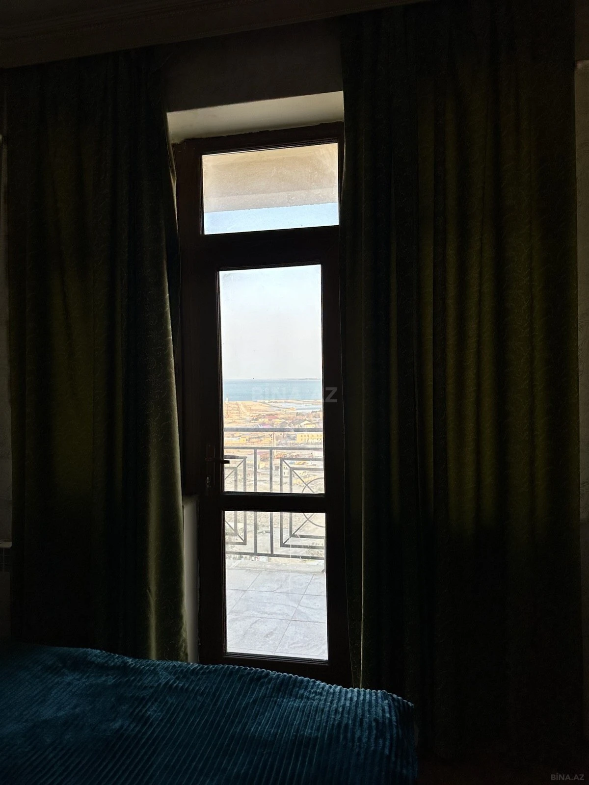 Satılır 2 otaqlı mənzil 135 m²