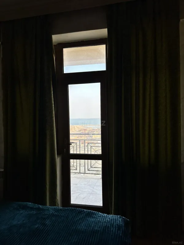 Satılır 2 otaqlı mənzil 135 m²