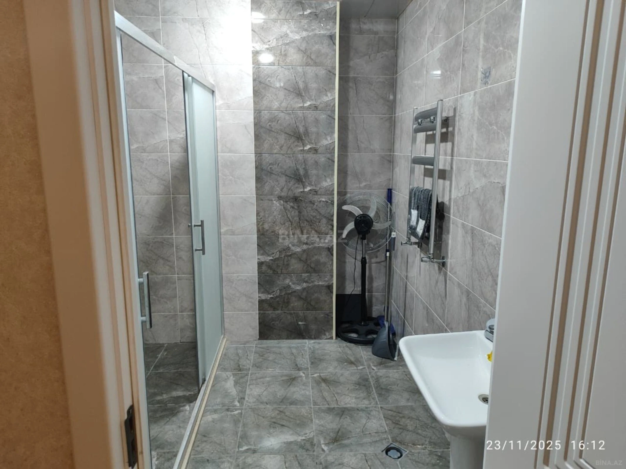 Satılır 2 otaqlı mənzil 135 m²