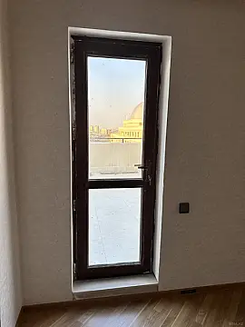 Satılır 2 otaqlı mənzil 135 m²