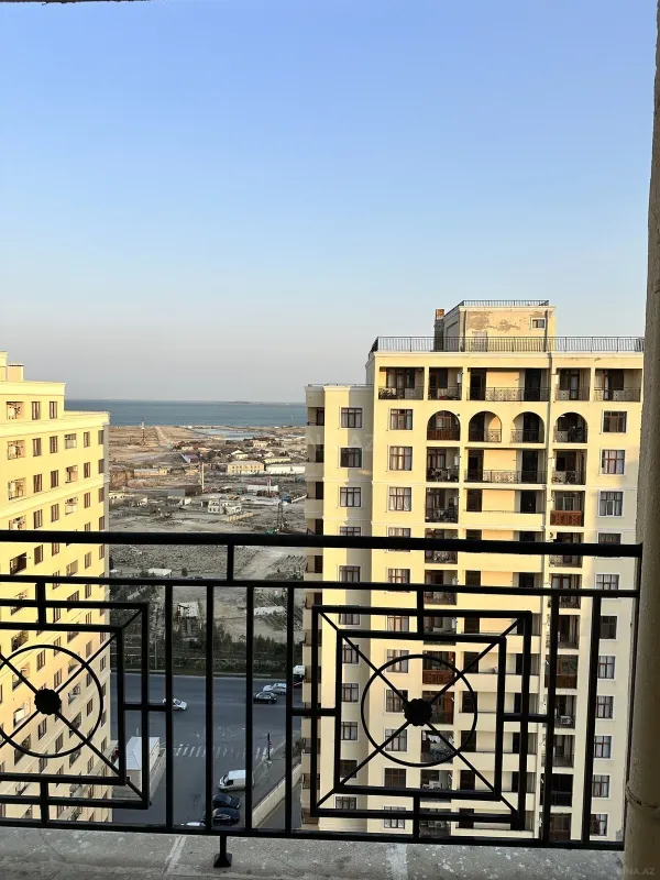 Satılır 2 otaqlı mənzil 135 m²