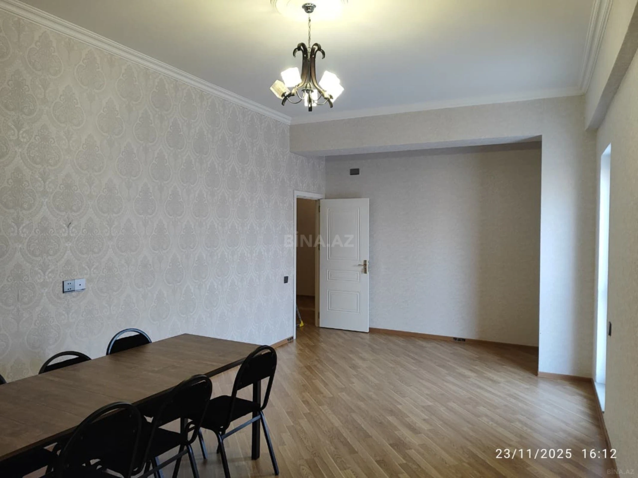 Satılır 2 otaqlı mənzil 135 m²