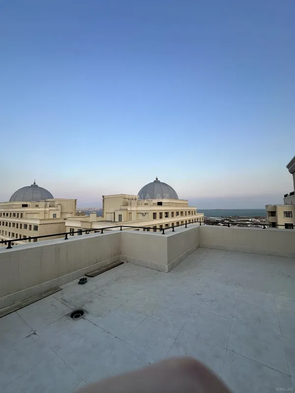 Satılır 2 otaqlı mənzil 135 m²