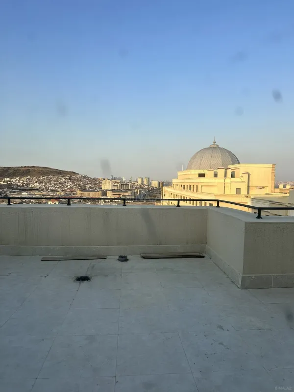 Satılır 2 otaqlı mənzil 135 m²