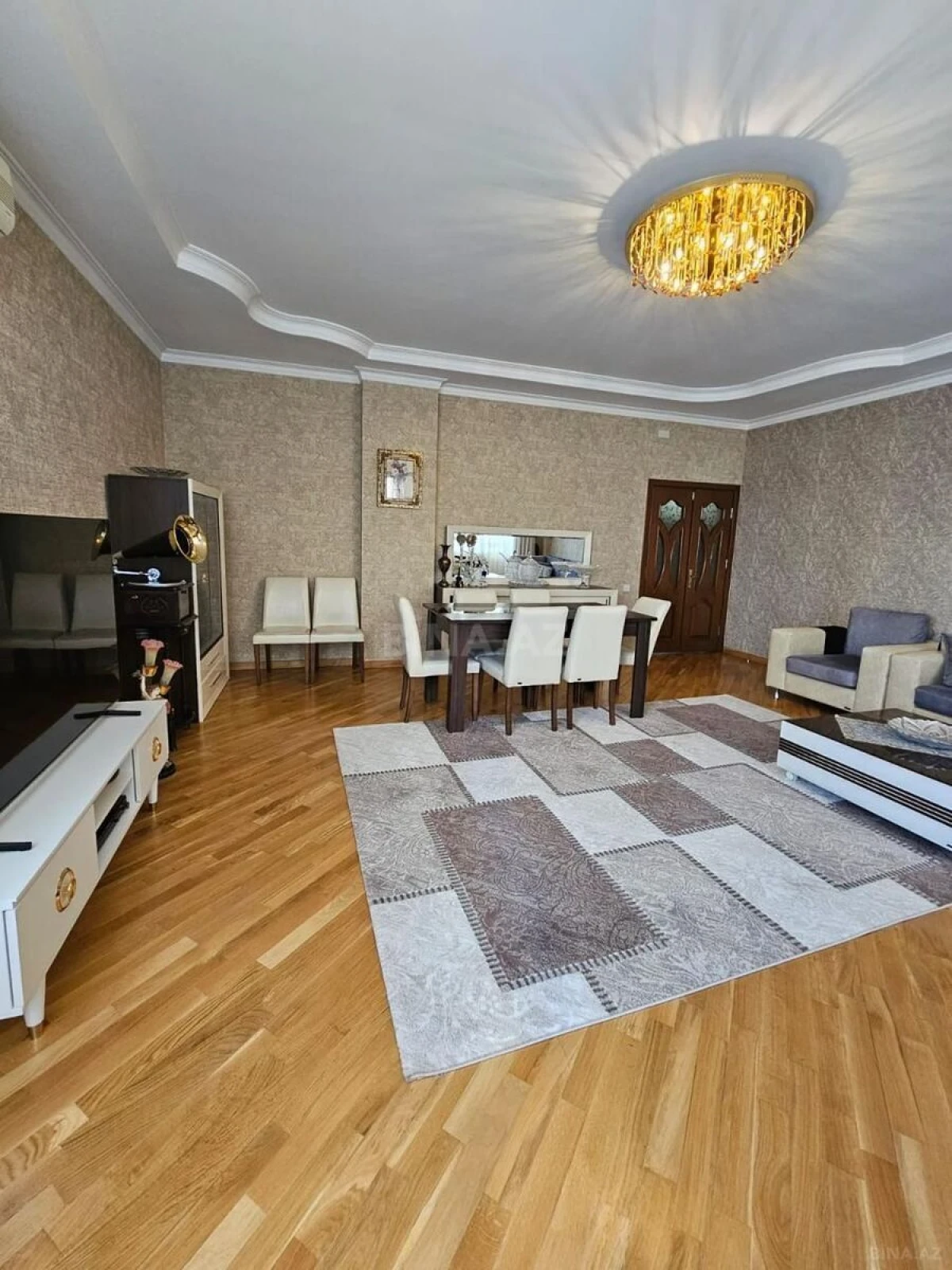 Satılır 4 otaqlı mənzil 203 m²