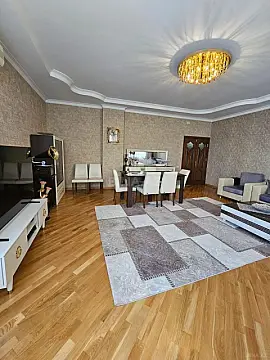 Satılır 4 otaqlı mənzil 203 m²