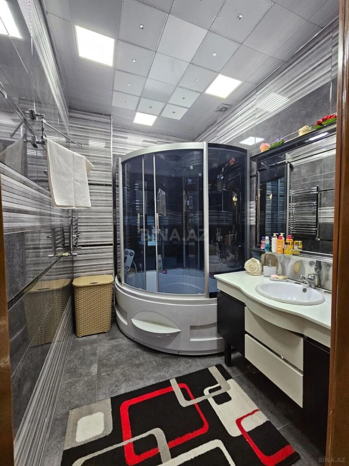 Satılır 4 otaqlı mənzil 203 m²