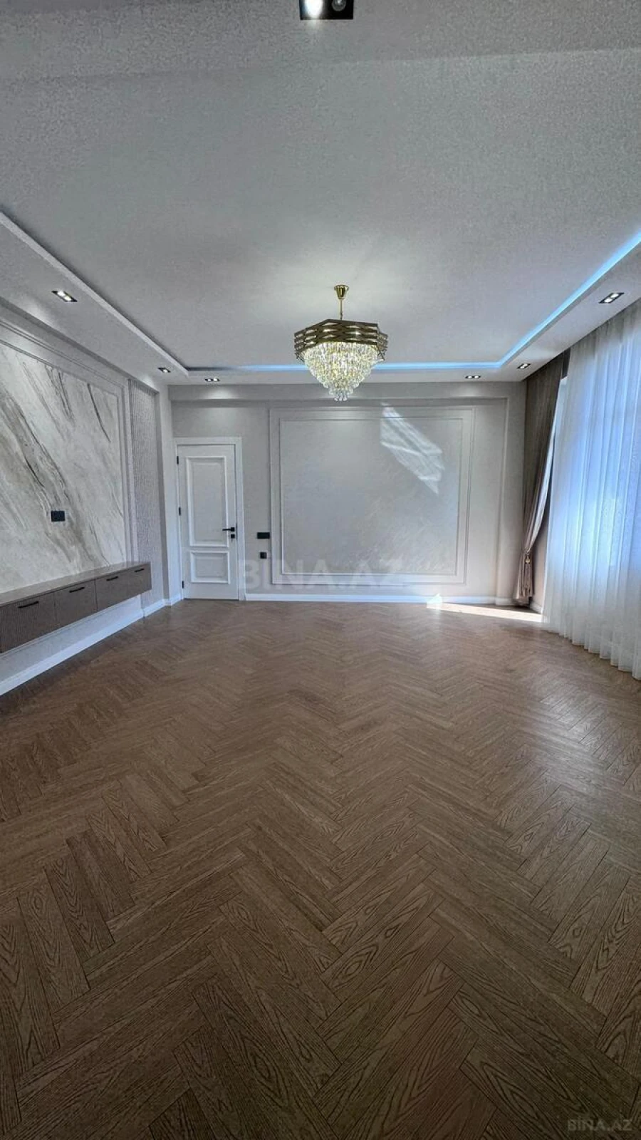 Satılır 3 otaqlı mənzil 132 m²