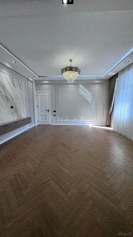 Satılır 3 otaqlı mənzil 132 m²