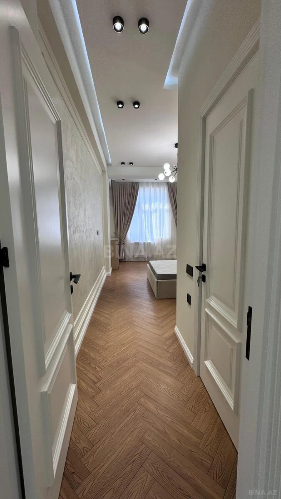 Satılır 3 otaqlı mənzil 132 m²