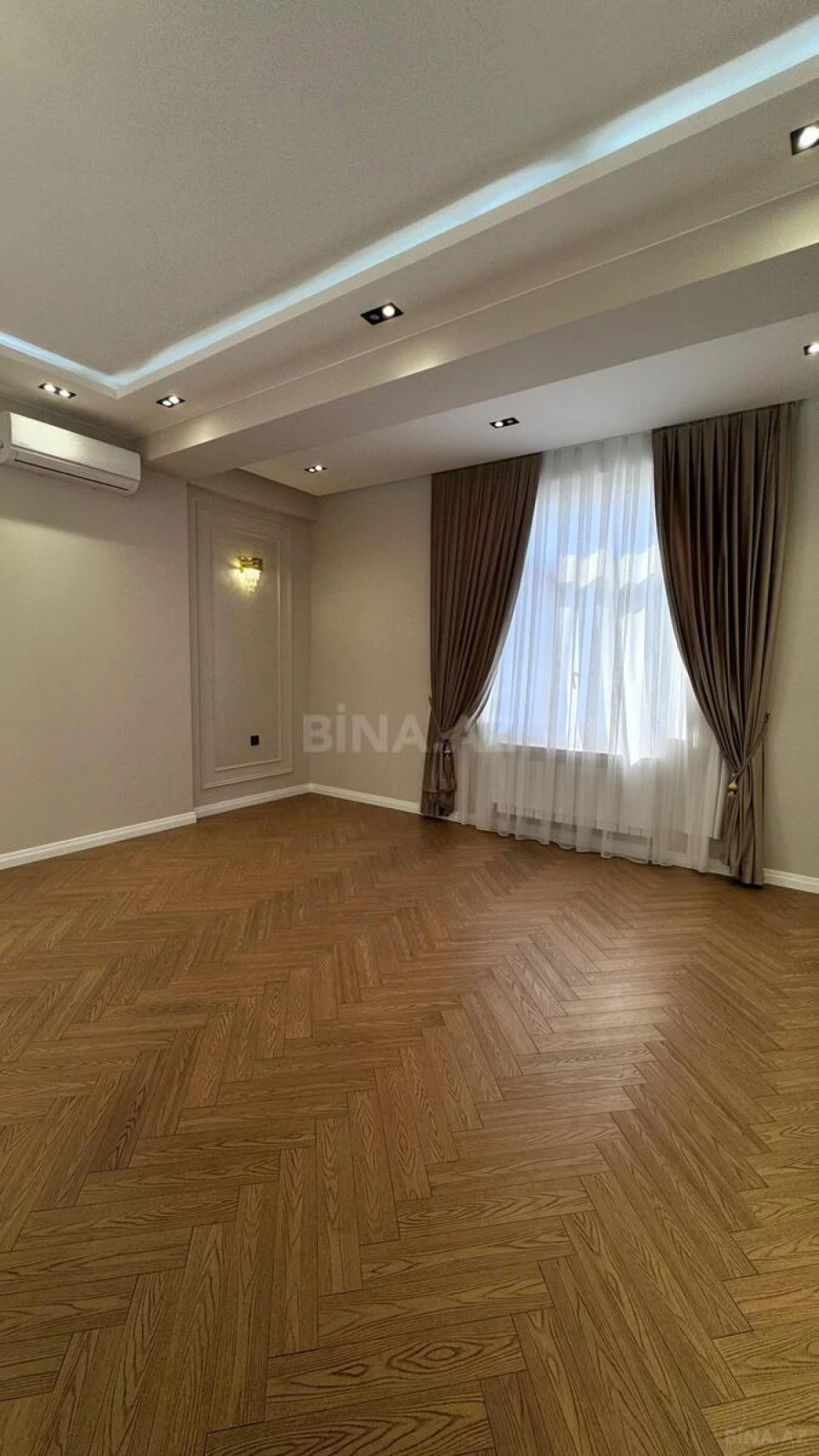 Satılır 3 otaqlı mənzil 132 m²