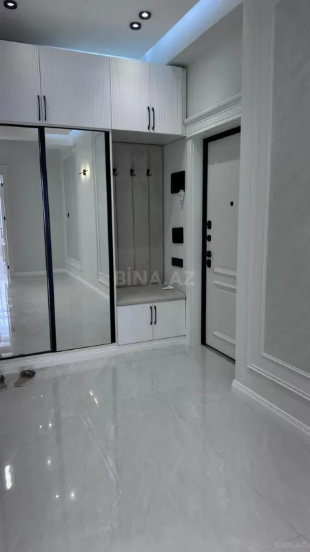 Satılır 3 otaqlı mənzil 132 m²
