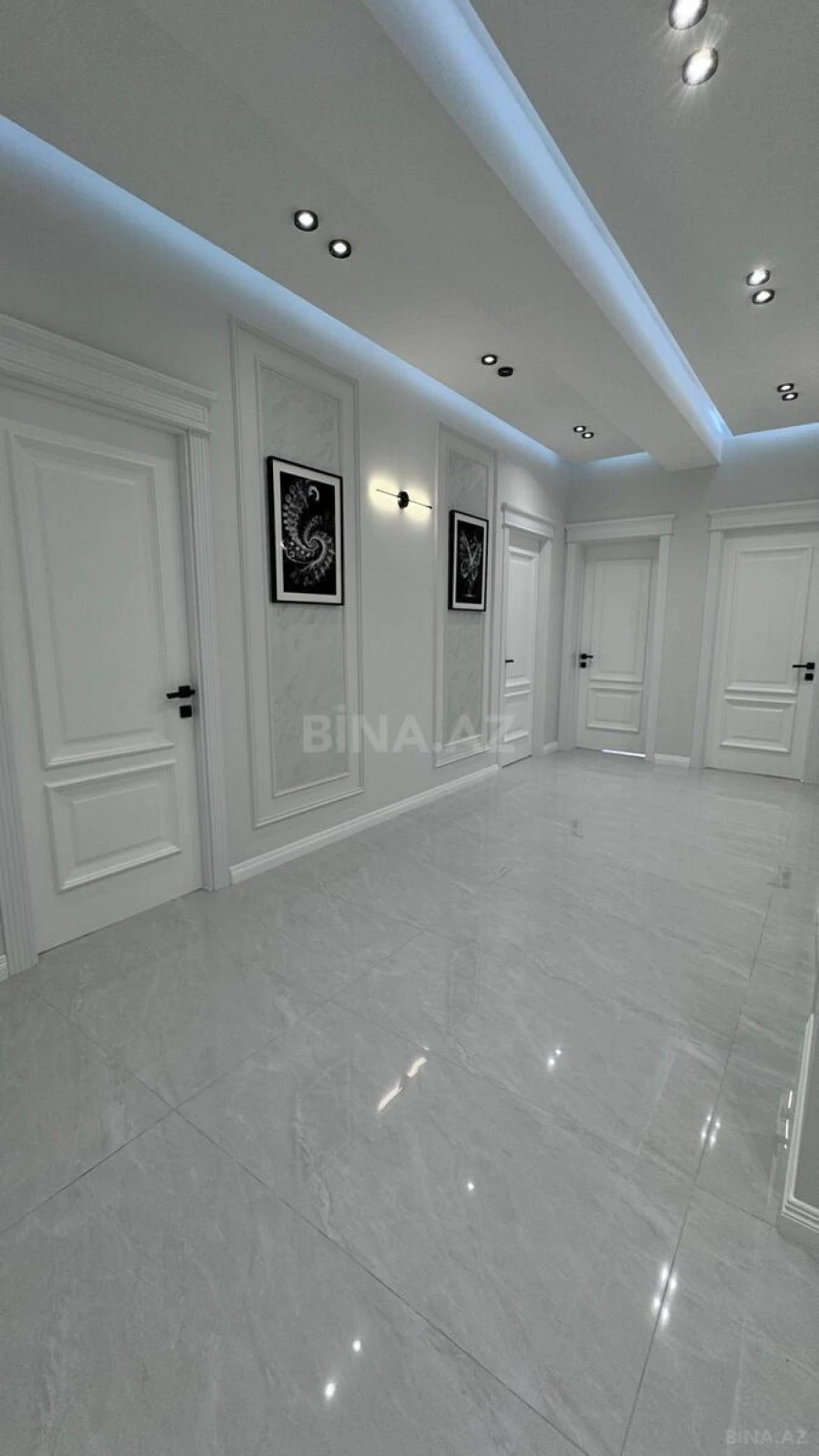 Satılır 3 otaqlı mənzil 132 m²
