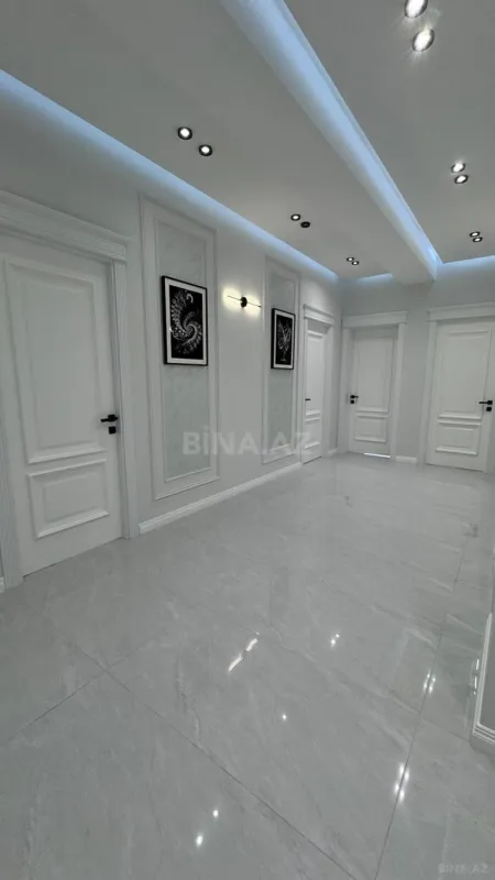 Satılır 3 otaqlı mənzil 132 m²