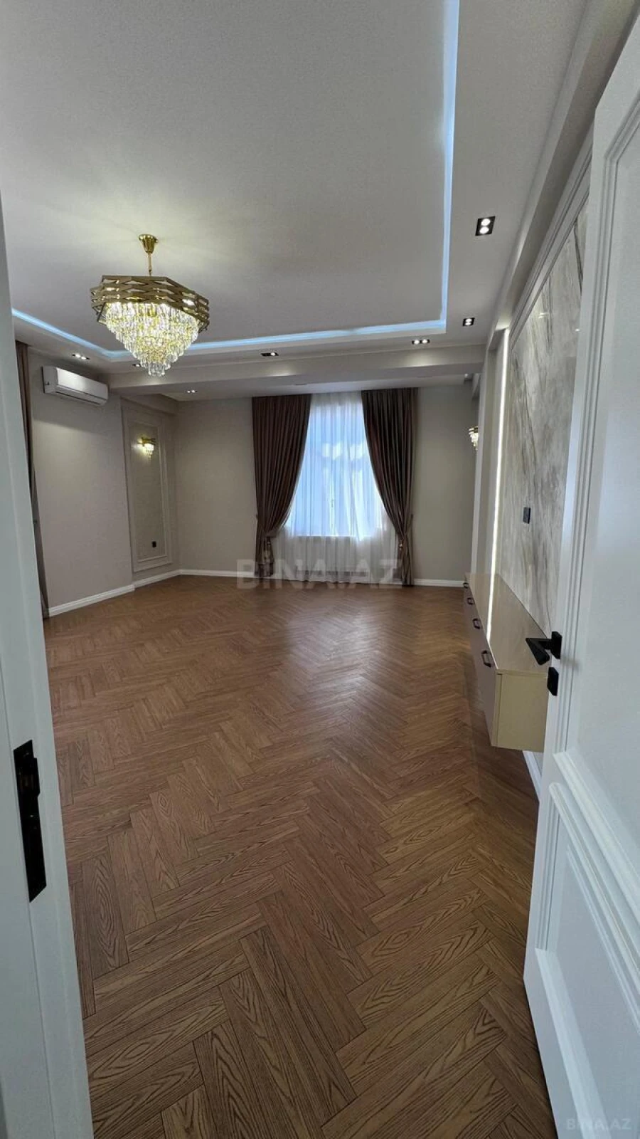 Satılır 3 otaqlı mənzil 132 m²
