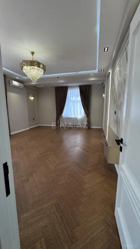 Satılır 3 otaqlı mənzil 132 m²