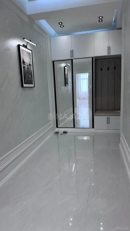 Satılır 3 otaqlı mənzil 132 m²